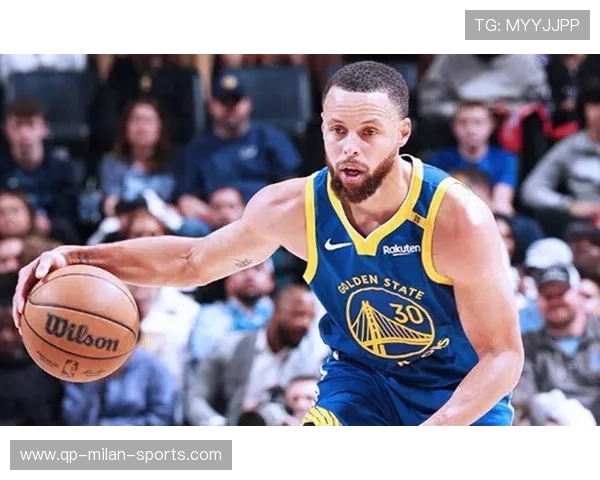 勇士队核心库里再度爆发，三分雨点不停，勇士队为库里布置的战术