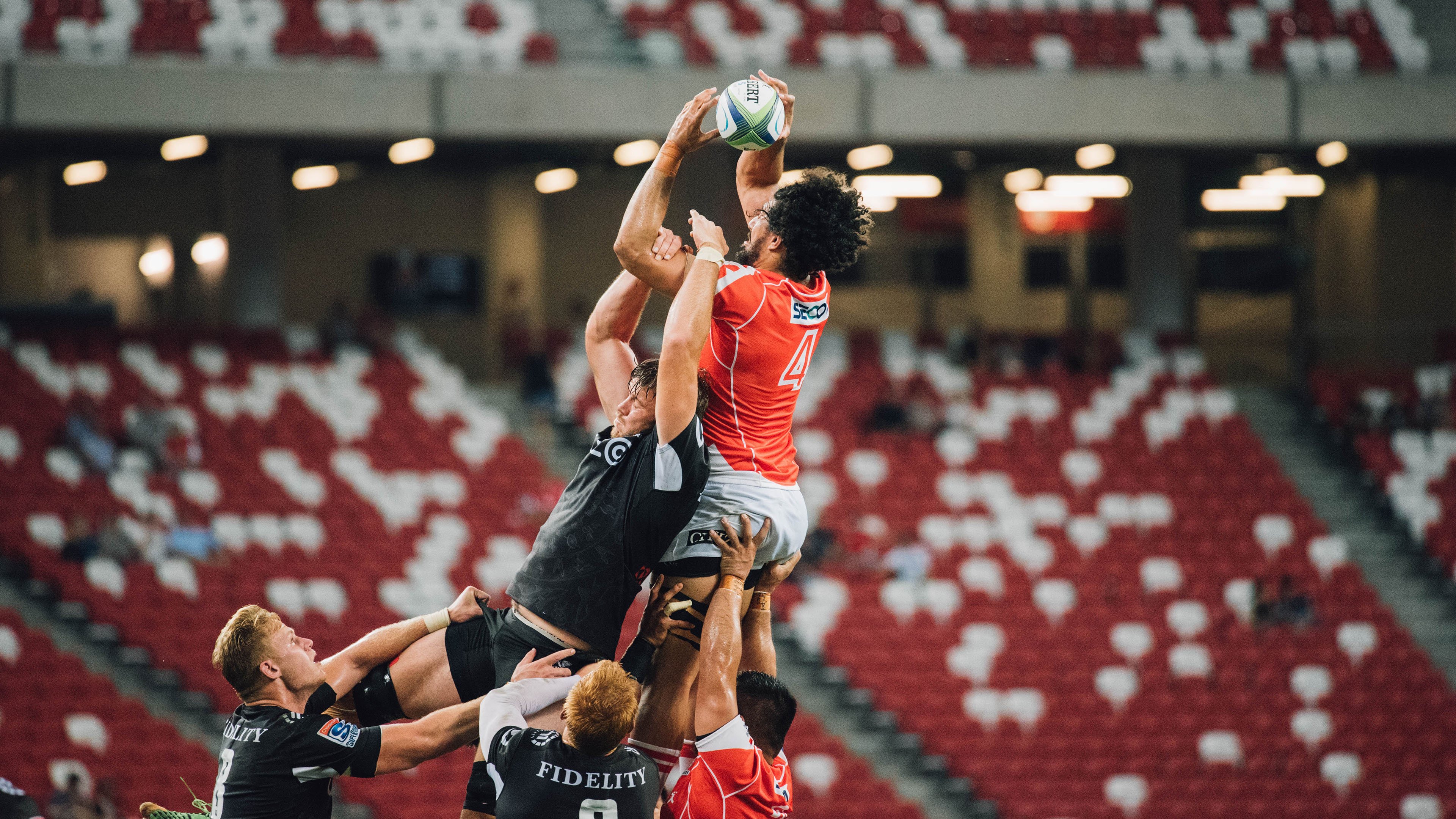 综合体育系体能大比武 学长学弟同场切磋